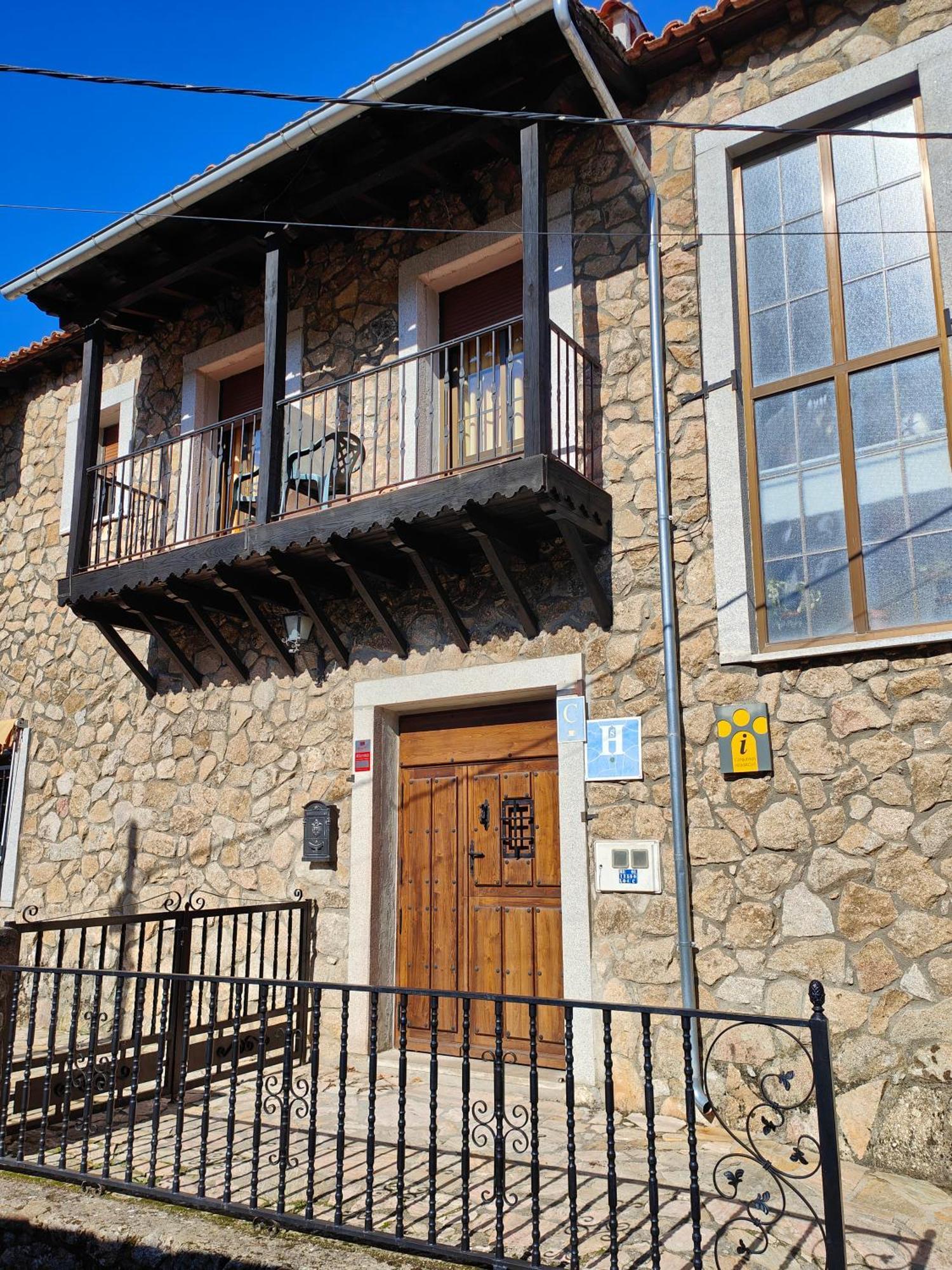 Hostal Montemayor Montemayor del Rio Exterior foto